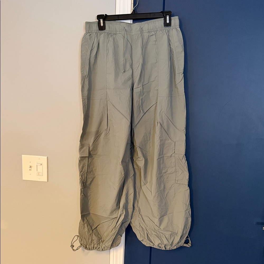 Women's Gray Joggers anthropologie daily practice wind pants euc m medium zola